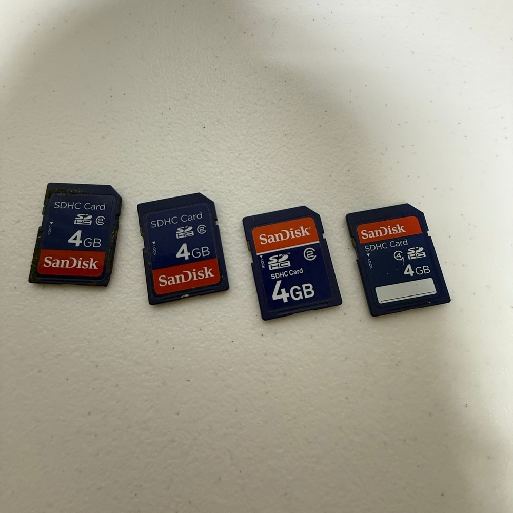 Lot of 4 SanDisk 4GB SDHC Memory Cards Class 2 Class 4 Blue Digital Storage Card